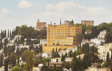 Las madres se merecen un regalo palaciego: ¡el Hotel Alhambra Palace!